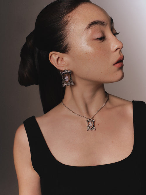 PROVERBS OF LOVE 24AW / Carved Heart Frame Earrings