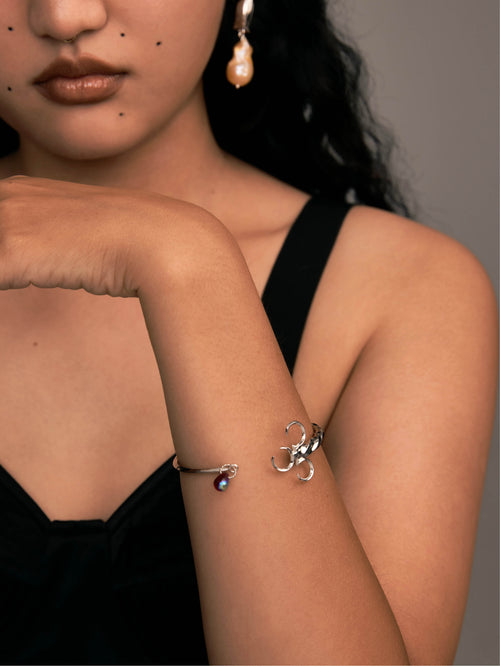 HUNTER 23SS / CRESCENT SWORD BRACELET WITH BLOODY DROP